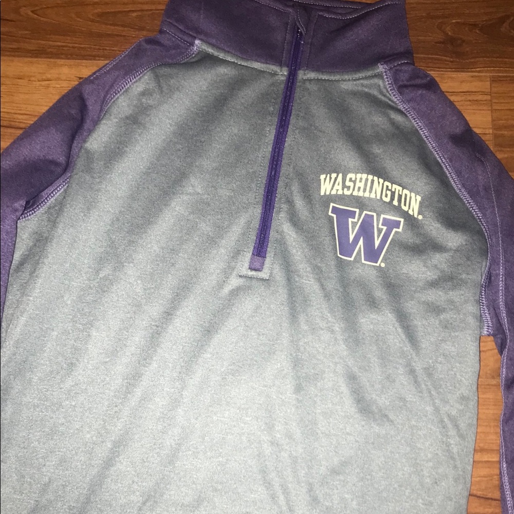 UW crewneck. Athletic fit.